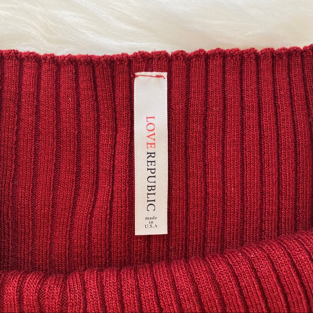 Red Ribbed Knit Off Shoulder Crop Top - Picture 3 of 6